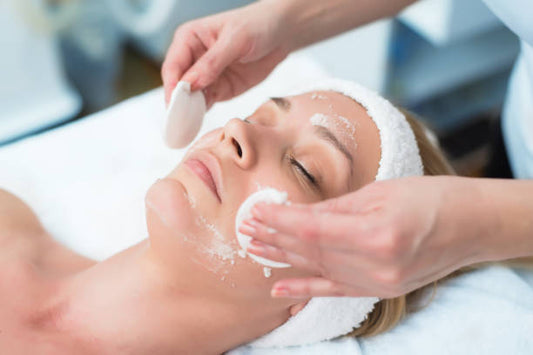 Limpieza facial profunda + hidratación